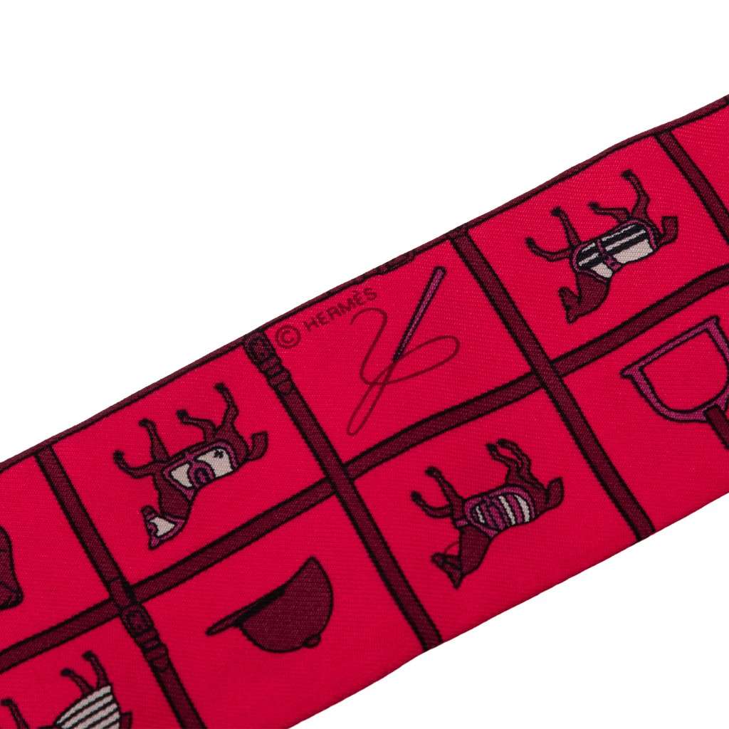Hermès Couvertures et Tenues de Jour Surteint Silk Twilly Scarf Red Never worn - Inside View