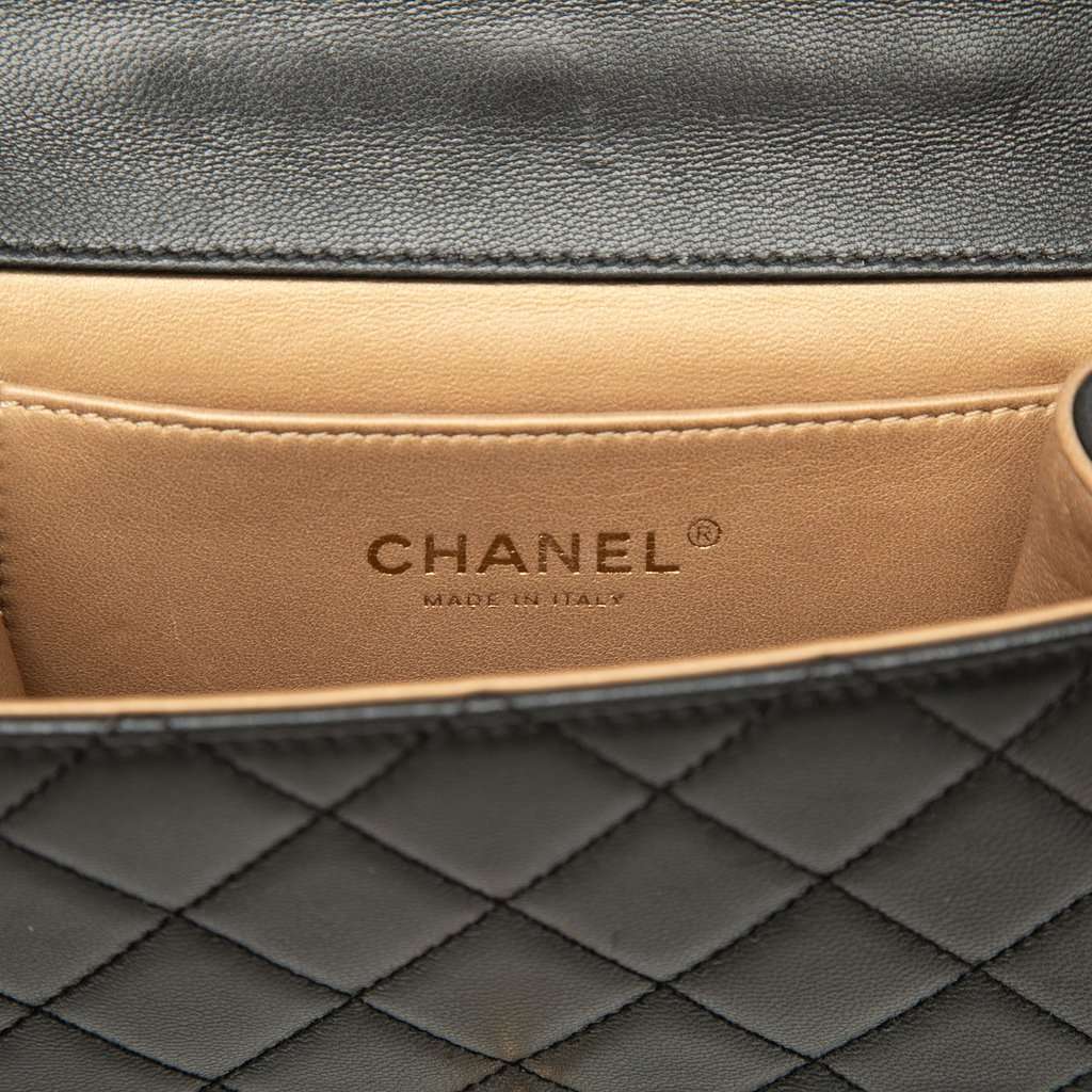 Chanel Small Lambskin Chic Pearls Flap Black Leather Very good condition - Box View