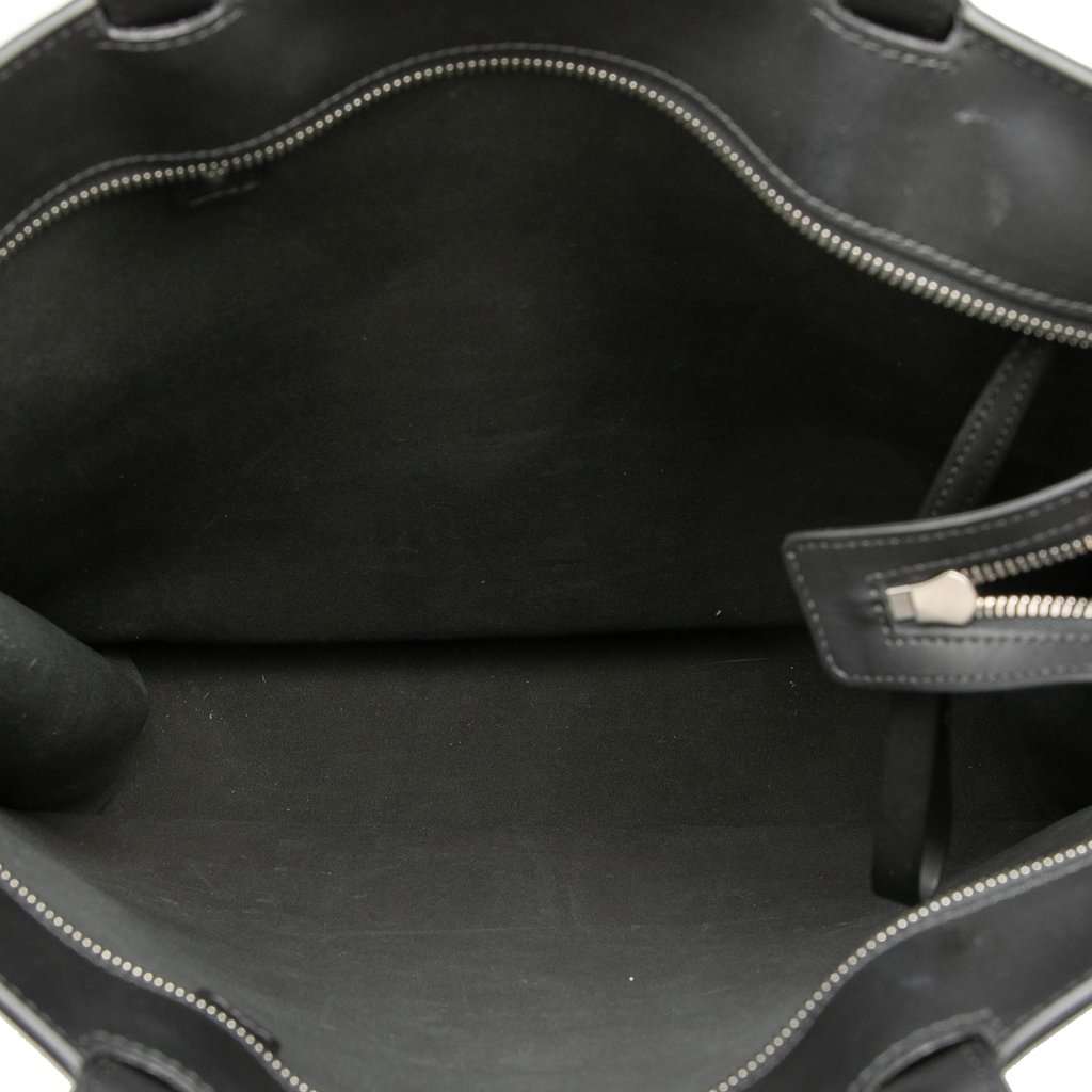 Valentino Calfskin Rockstud VLTN Tote Black Leather Very good condition - Model View