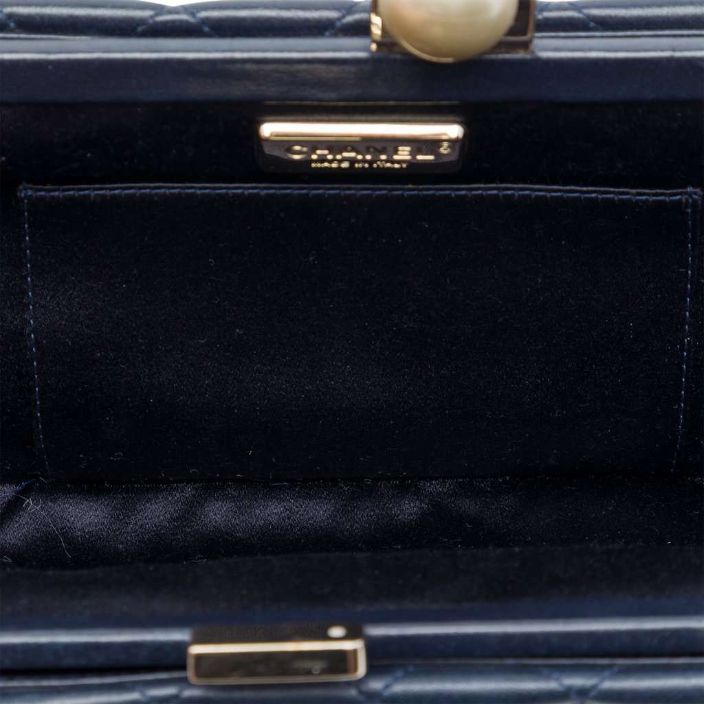 Chanel CC Quilted Lambskin Pearl Evening Baguette Clutch Blue Leather Very good - Model View