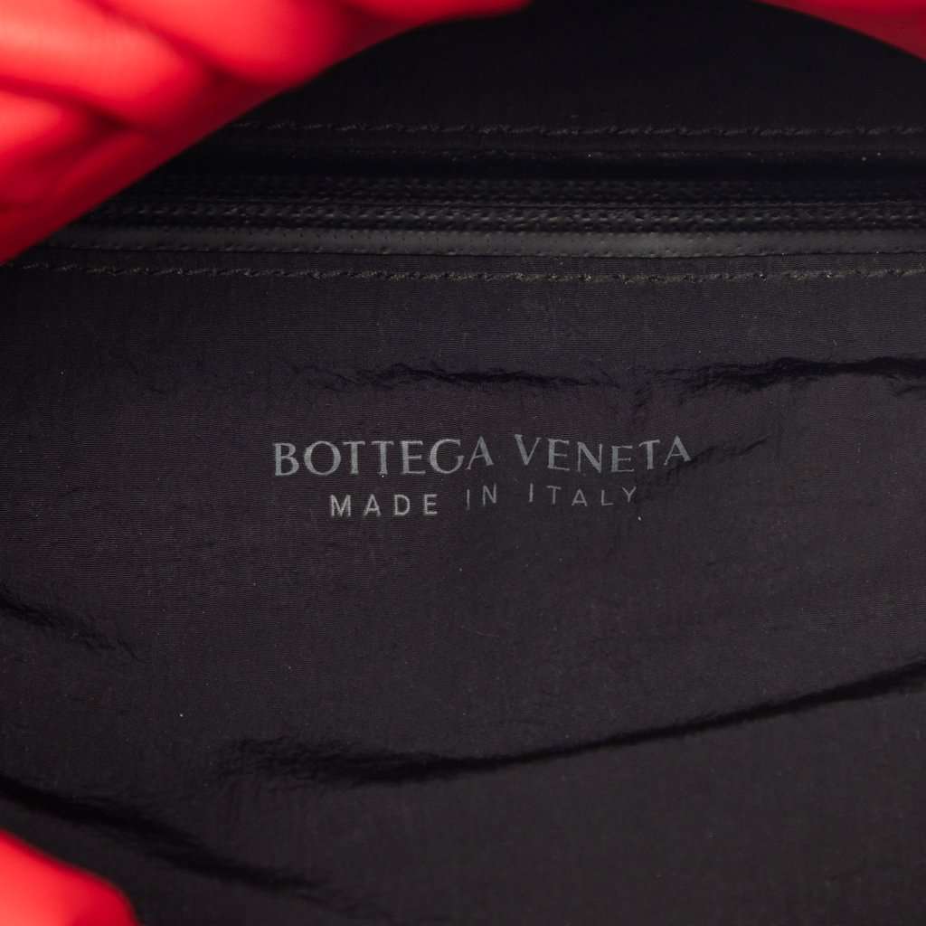 Bottega Veneta Calfskin The Body Pouch Belt Bag Red Leather Very good condition - Box View