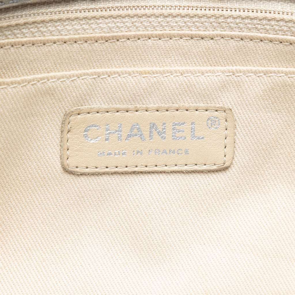 Chanel Medium Calfskin Ice Cube On the Rocks Flap Silver Leather Very good - Box View