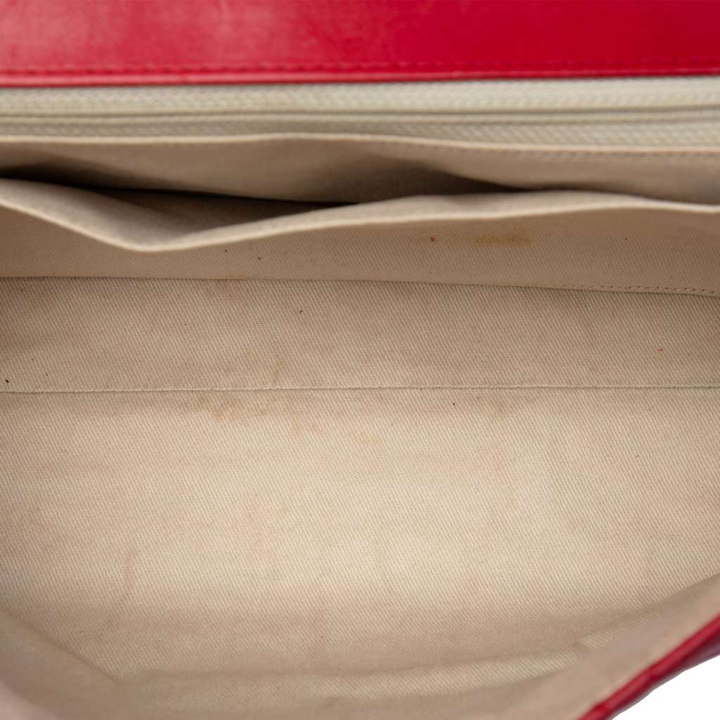 Chanel CC Quilted Calfskin In The Business Flap Red Leather Very good condition - Model View