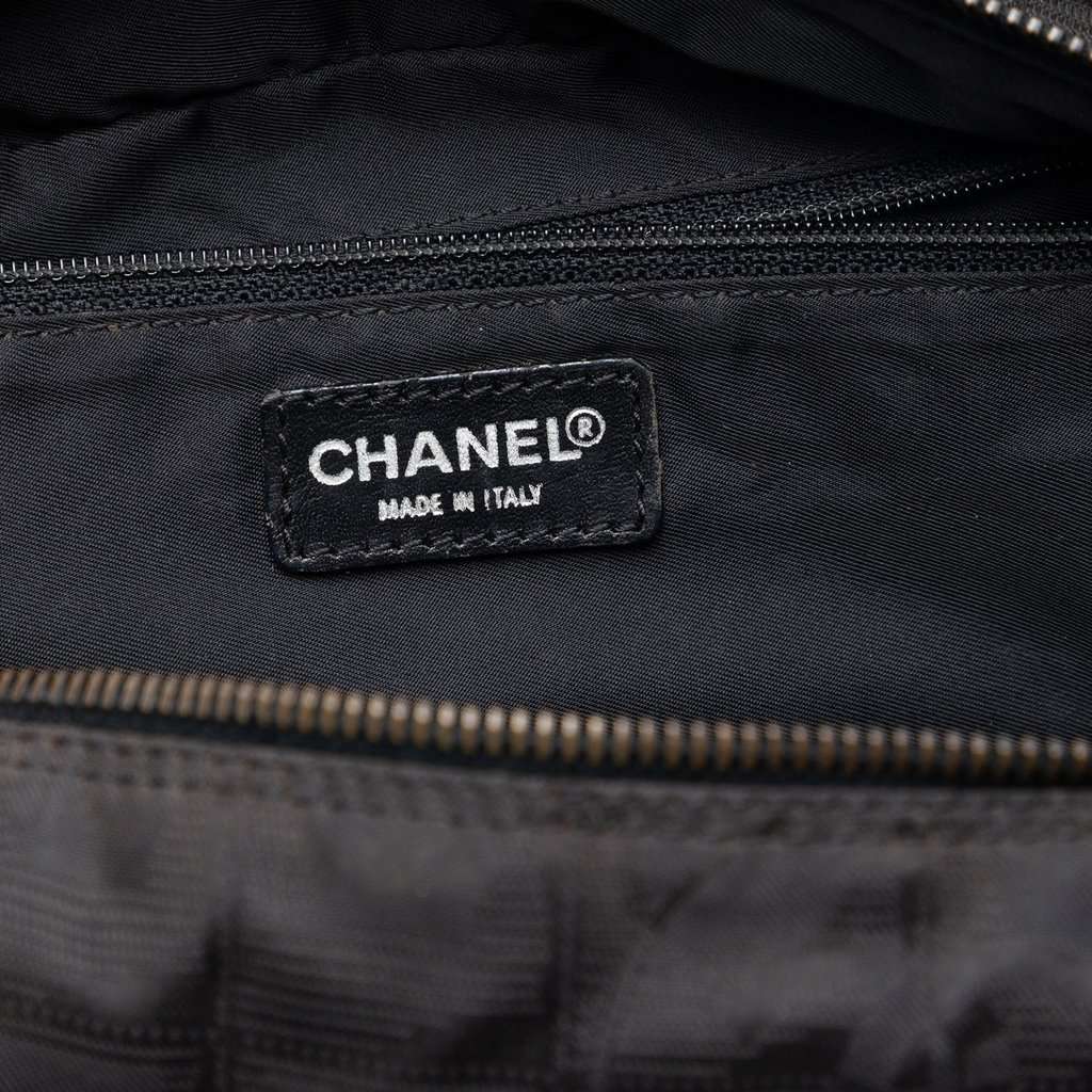 Chanel New Travel Line Nylon Handbag Black Very good - Box View