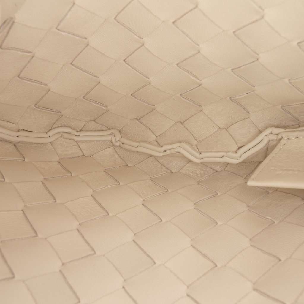 Bottega Veneta Baby Lambskin Intrecciato Floral Sardine White Leather Very good condition - Model View