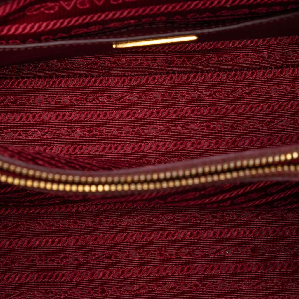 Prada Medium Saffiano Lux Open Promenade Satchel Red Leather Very good condition - Model View