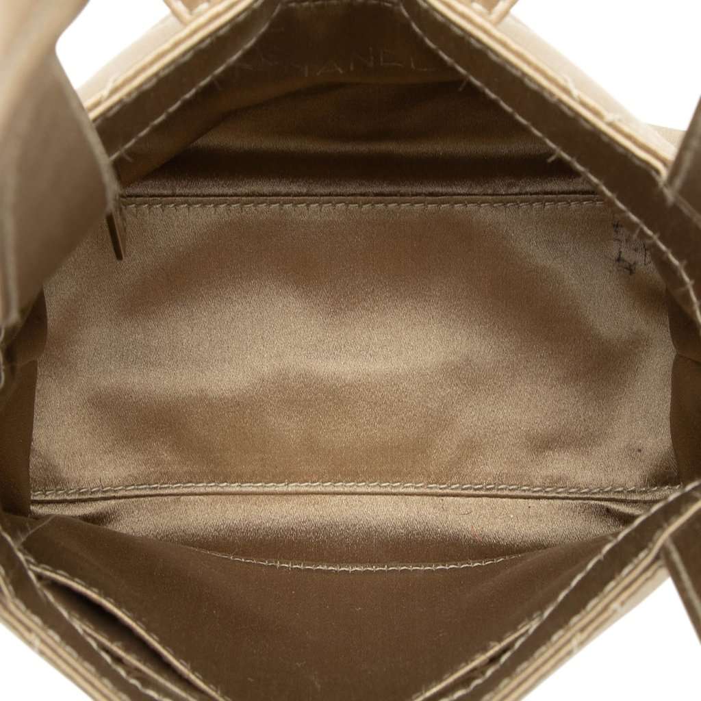 Chanel CC Quilted Satin Handbag Gold Very good condition - Model View