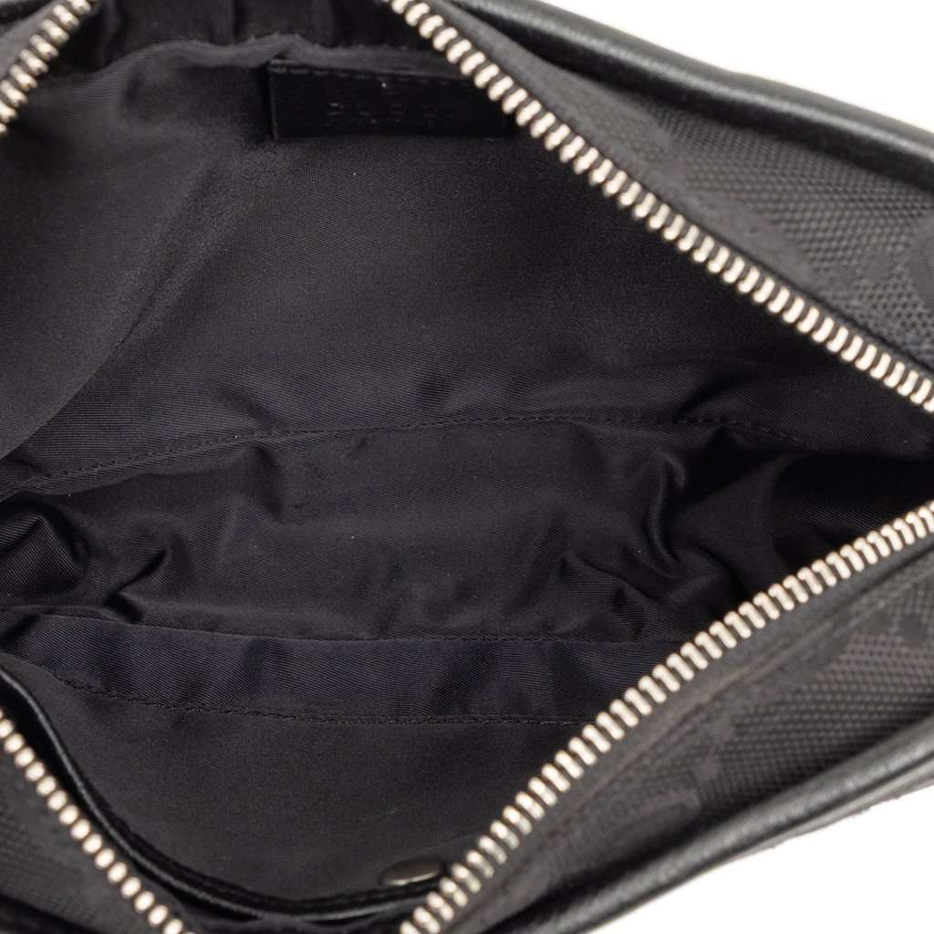 Gucci GG Nylon Off The Grid Clutch Black Very good condition - Model View