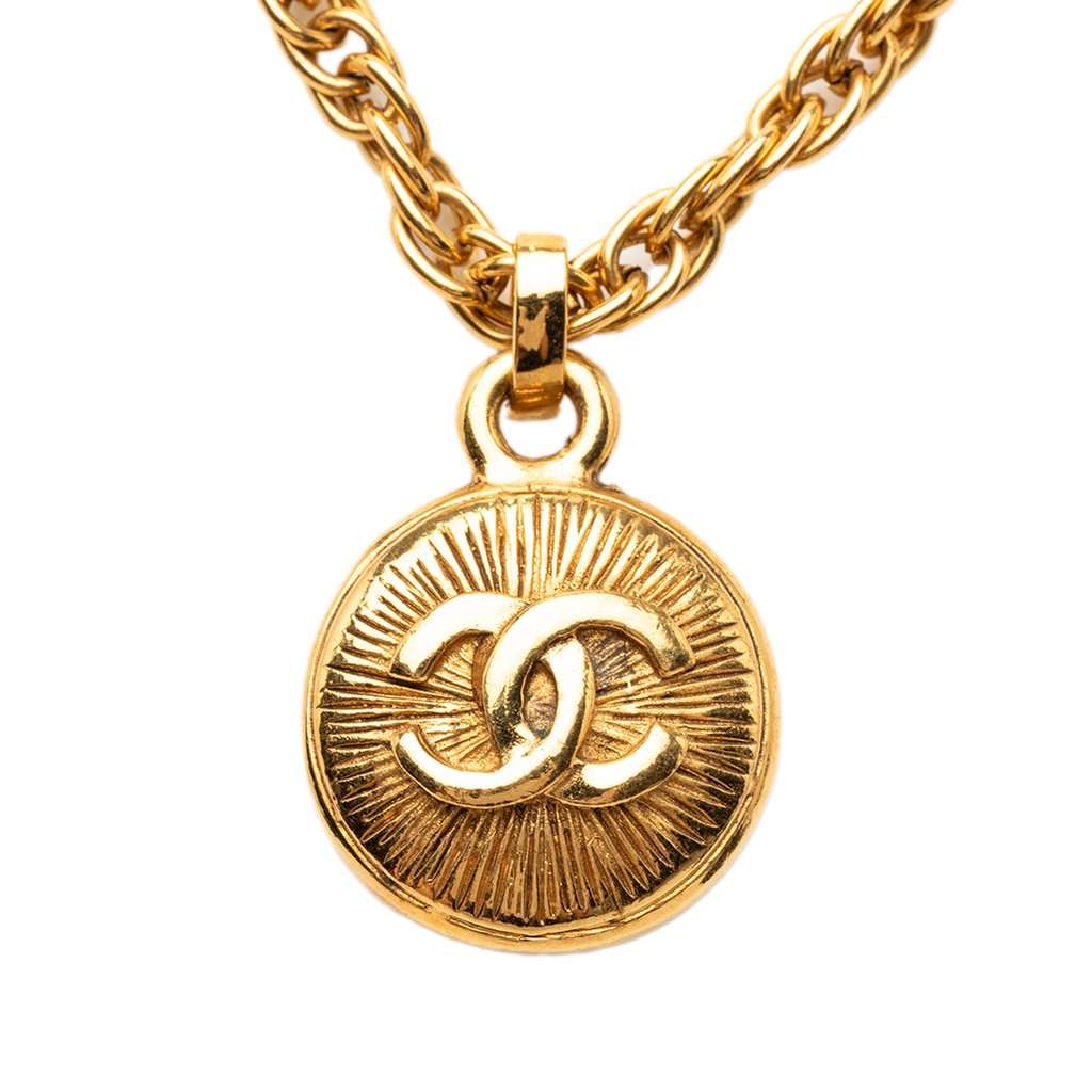 Chanel CC Gold Plated Medallion Pendant Necklace Gold Metal Very good condition - Inside View