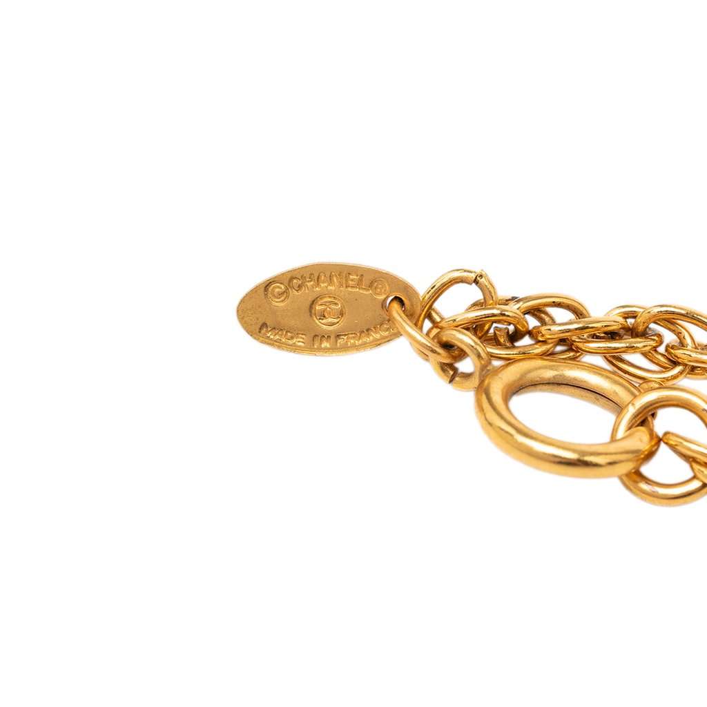 Chanel CC Gold Plated Medallion Pendant Necklace Gold Metal Very good condition - Box View