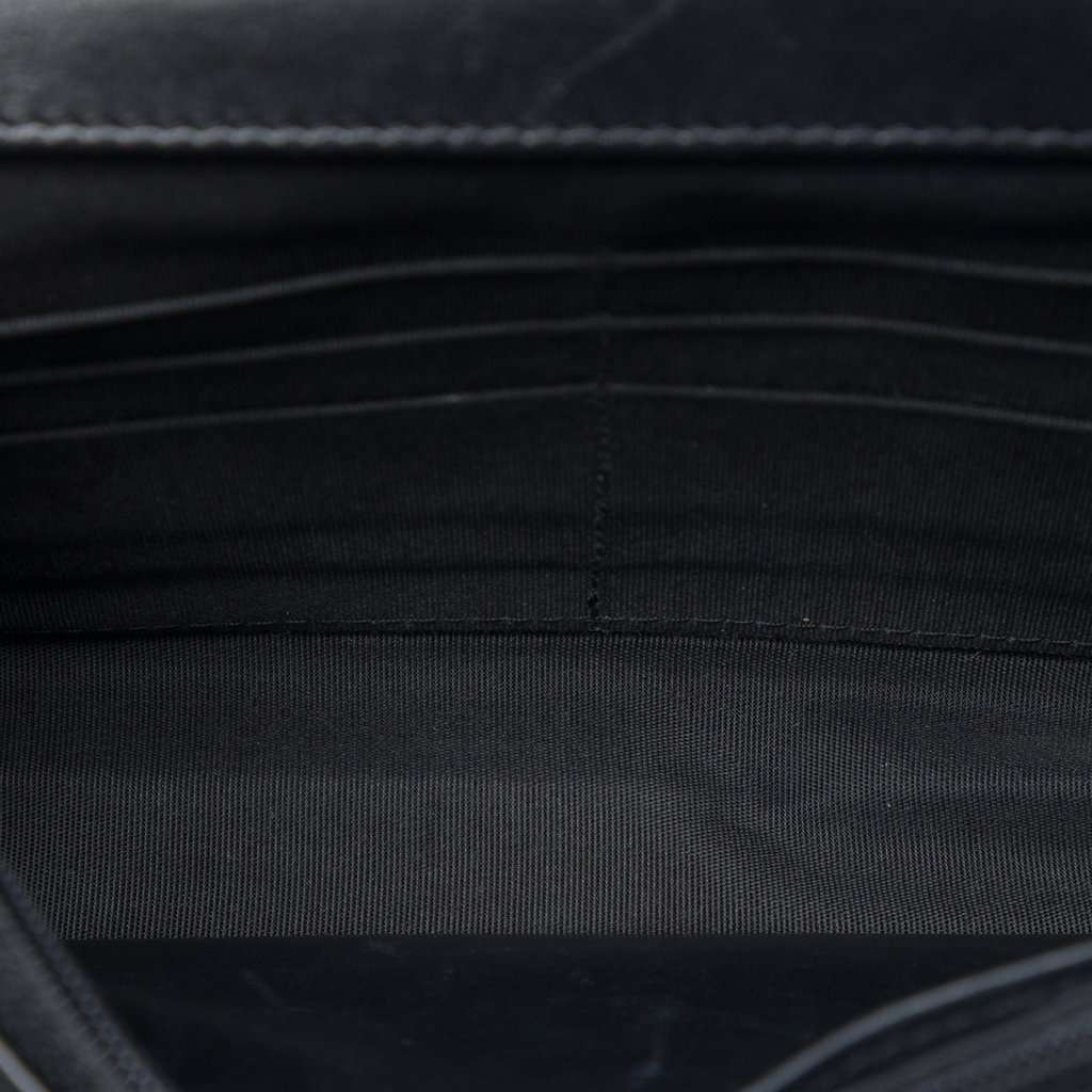 Chanel Quilted Lambskin Boy Wallet On Chain Black Leather Very good condition - Model View