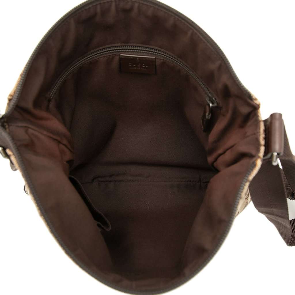 Gucci GG Canvas Crossbody Beige Very good condition - Model View