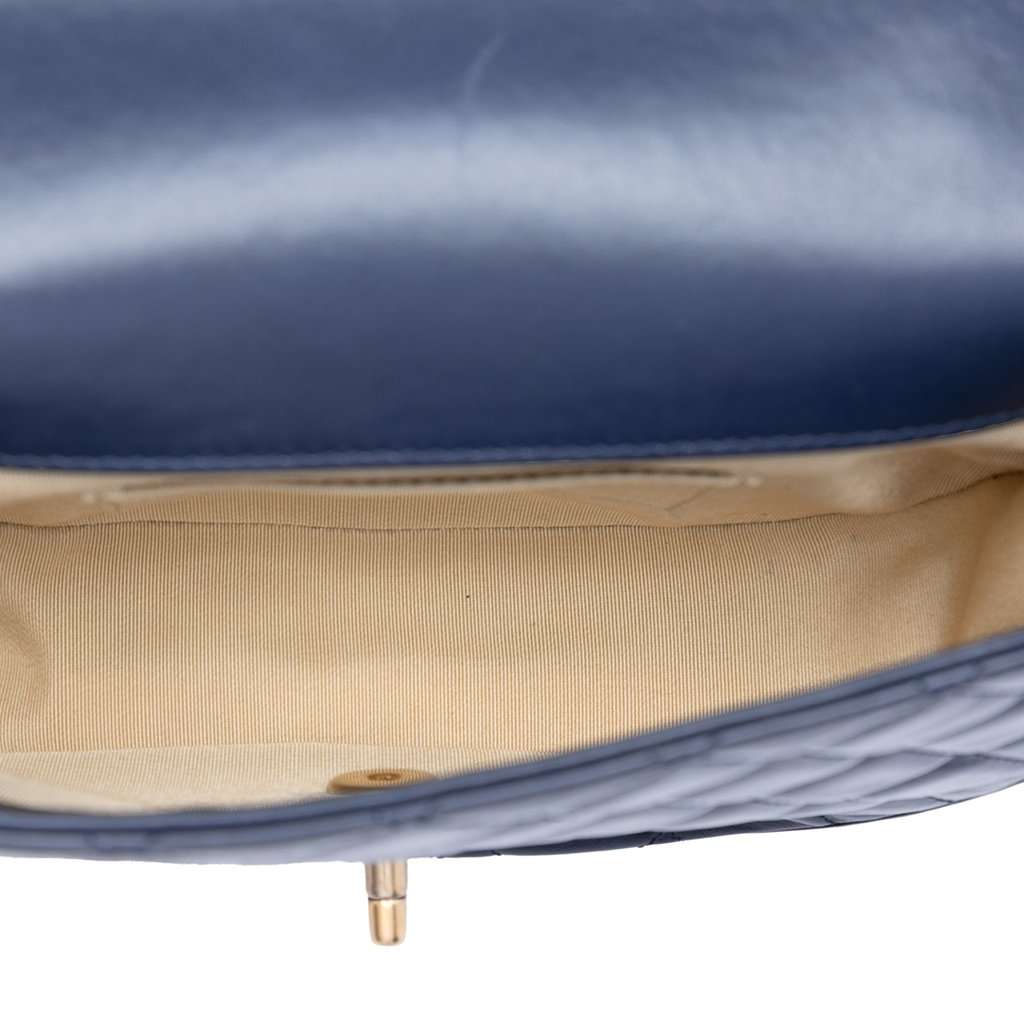 Chanel CC Quilted Lambskin Chain Handle Half Moon Flap Blue Leather Very good condition - Model View