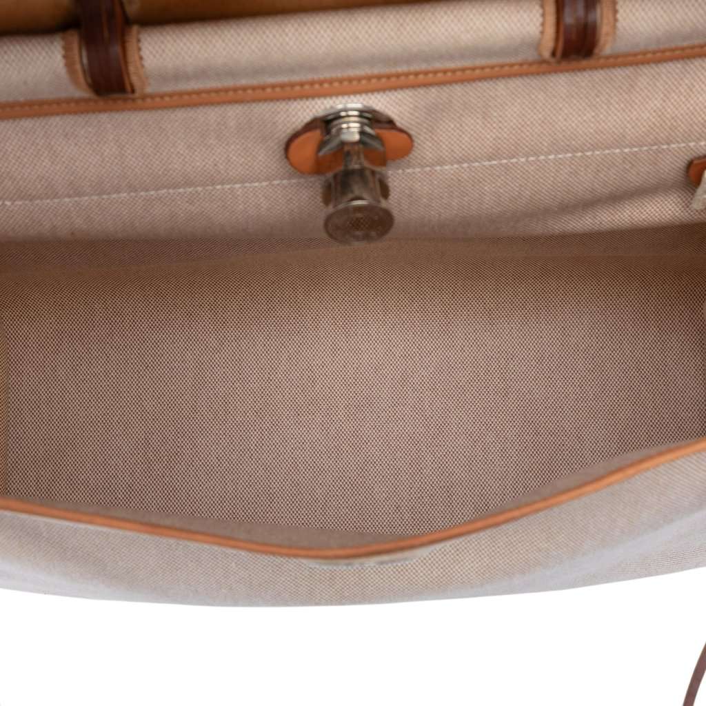 Hermès Toile Herbag Zip 39 Beige Very good condition - Model View