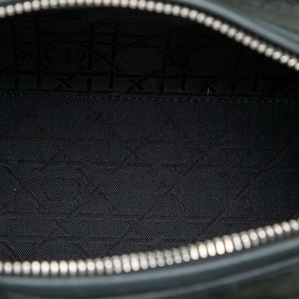 Dior Medium Iridescent Lambskin Cannage Lady Dior Black Leather Very good condition - Model View
