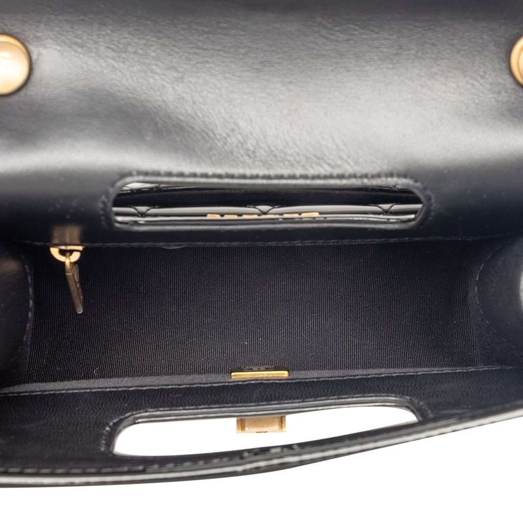 Chanel Mini Quilted Patent Graphic Catch Flap Black Leather Very good condition - Model View