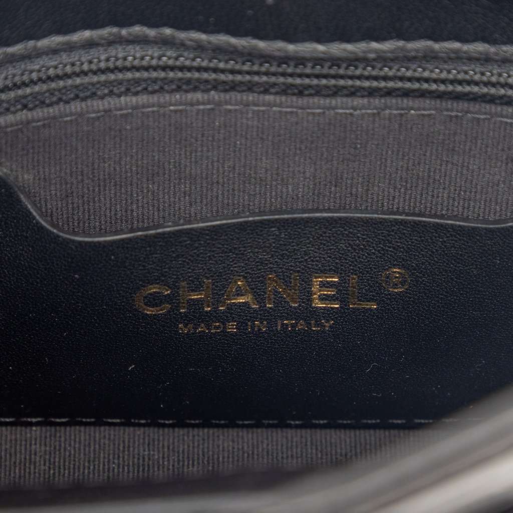 Chanel Mini Quilted Patent Graphic Catch Flap Black Leather Very good condition - Box View