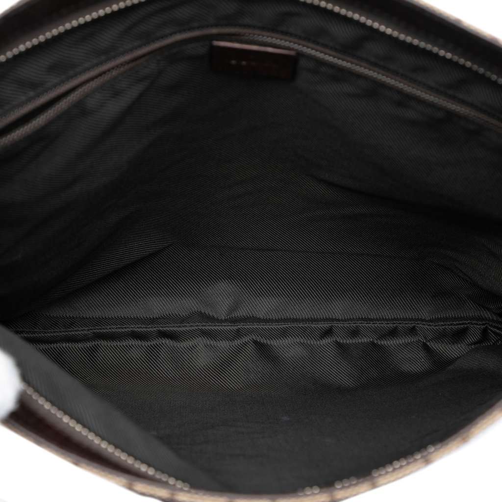 Gucci GG Canvas Crossbody Beige Very good condition - Model View