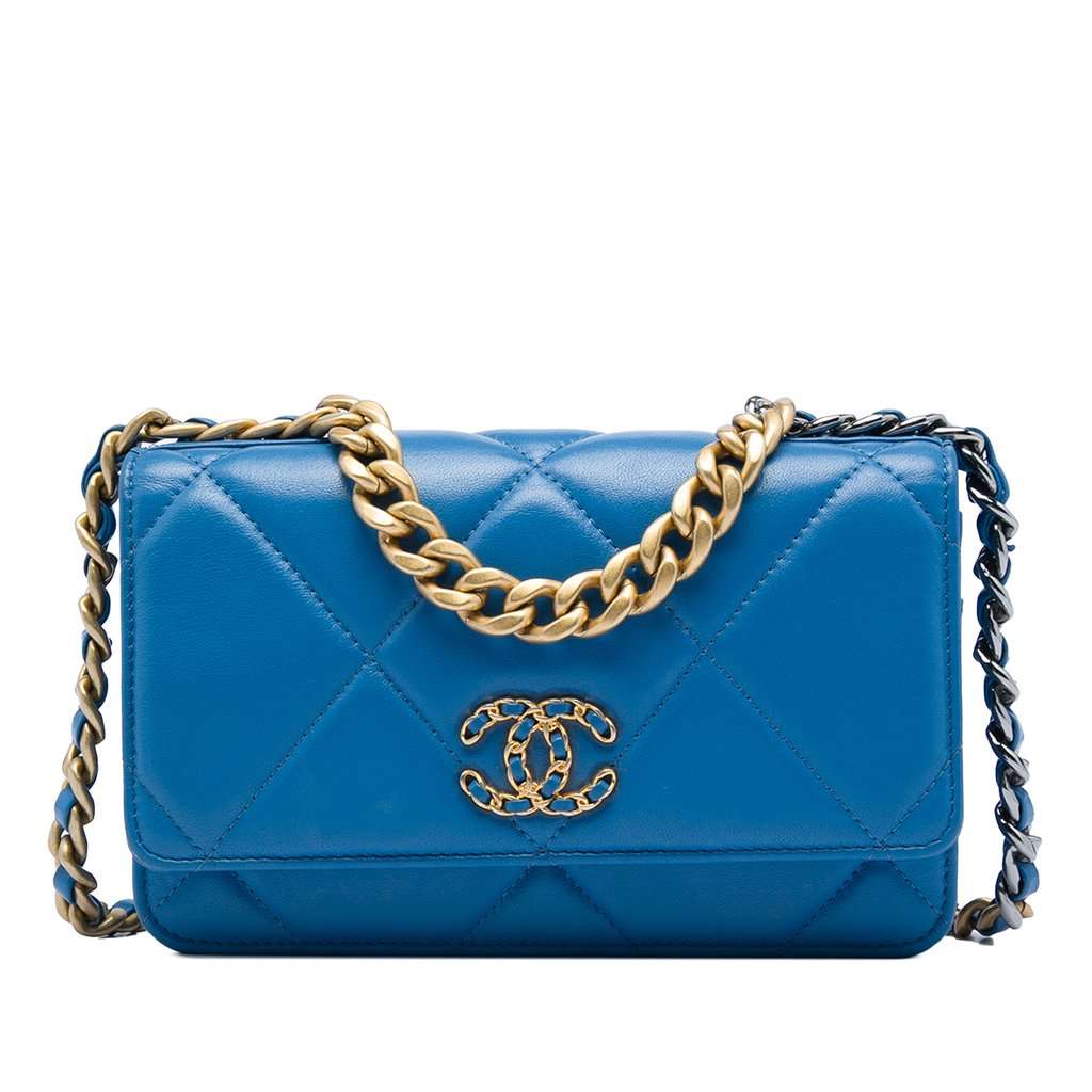Chanel Quilted Lambskin 19 Wallet On Chain Blue Leather Very good condition - Front View
