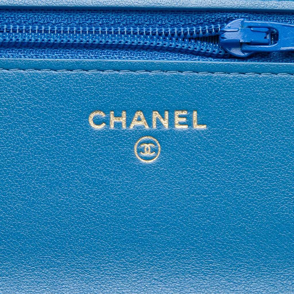 Chanel Quilted Lambskin 19 Wallet On Chain Blue Leather Very good condition - Box View