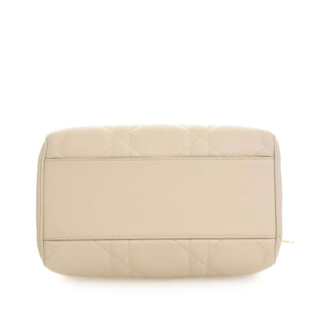 Dior Calfskin Macrocannage Groove 20 White Leather Very good - Box View