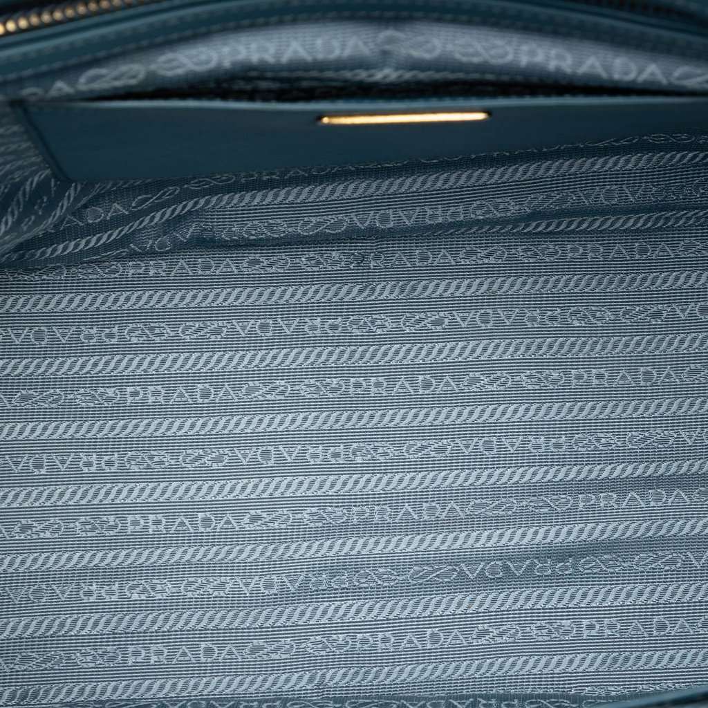 Prada Medium Saffiano Lux Galleria Double Zip Satchel Blue Leather Very good condition - Model View