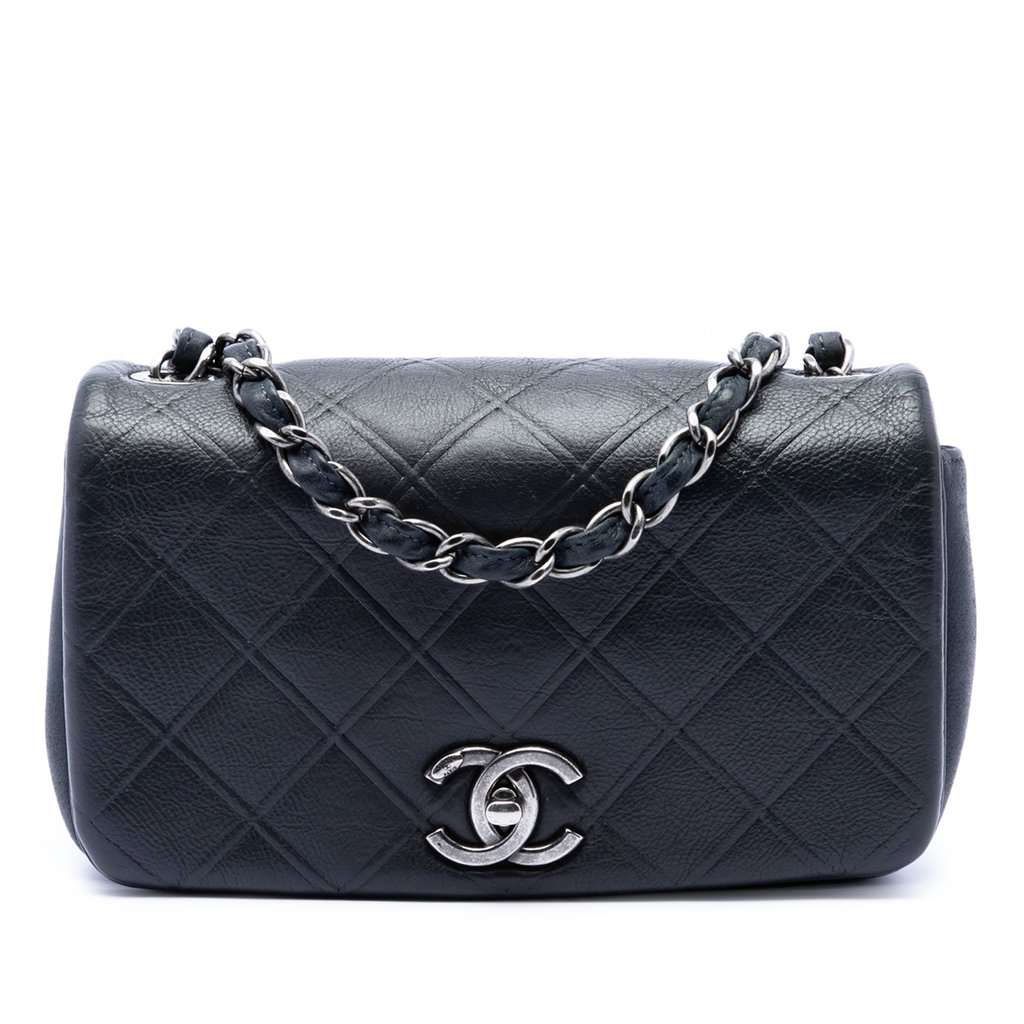 Chanel Small Diamond Embossed Calfskin New Chic Flap Navy Leather Very good - Front View