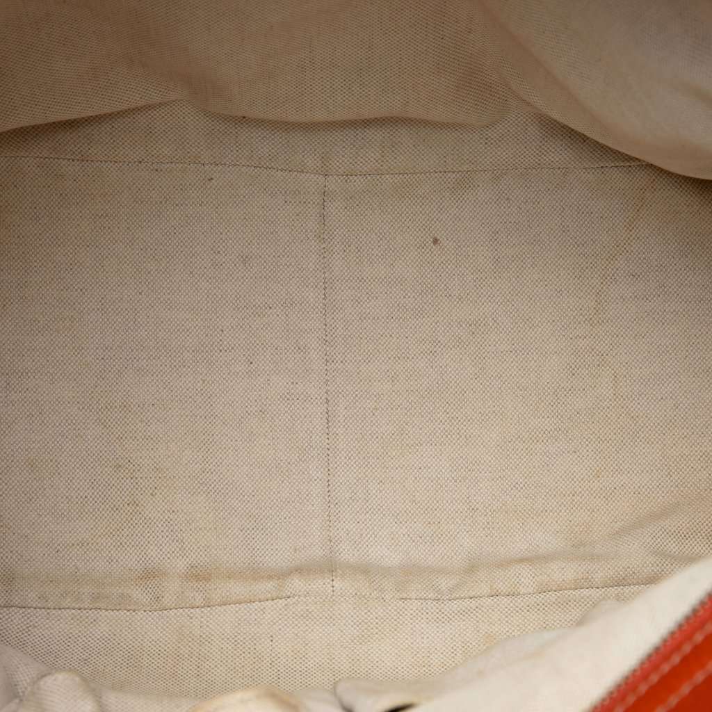 Gucci GG Canvas Bree Tote Beige Very good - Model View