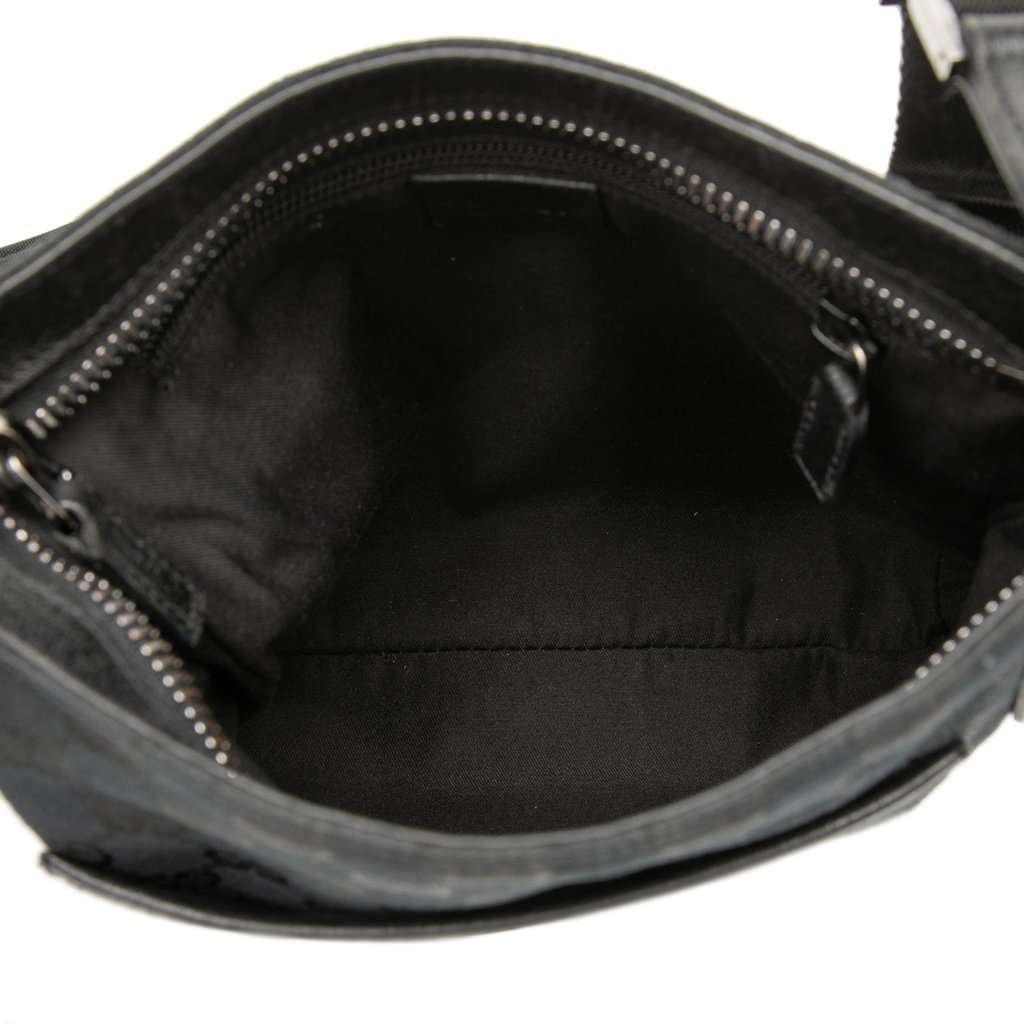 Gucci GG Canvas Crossbody Black Very good condition - Model View