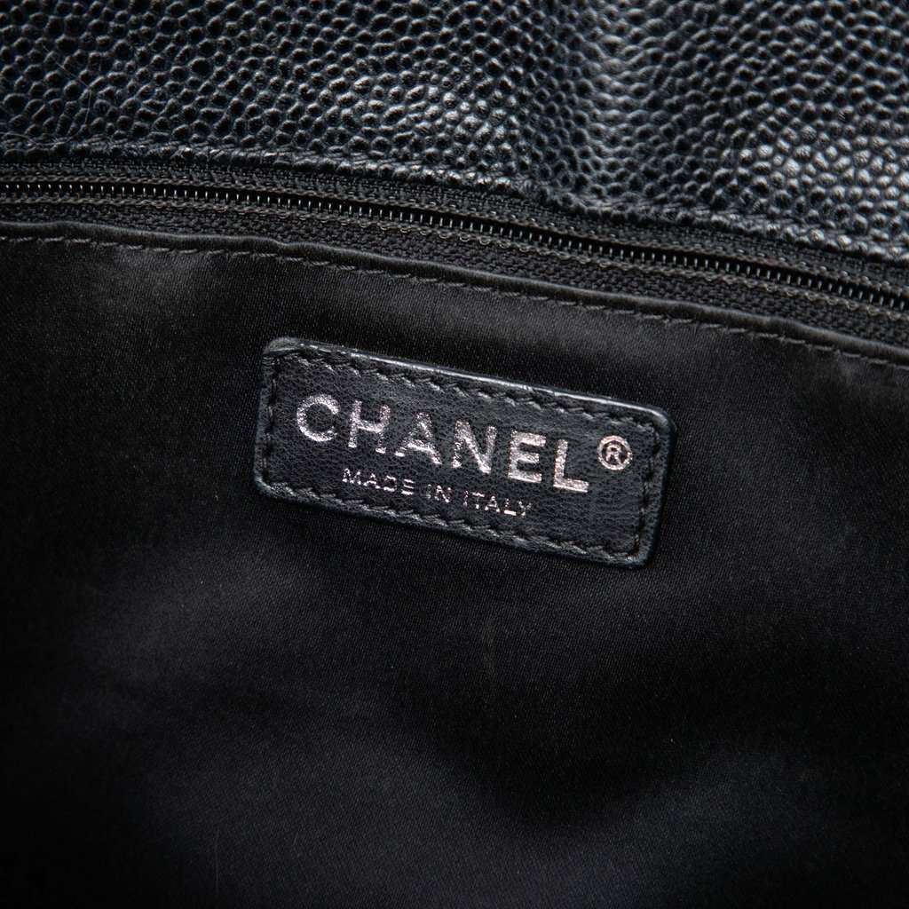Chanel Caviar Grand Shopping Tote Black Leather Very good condition - Box View