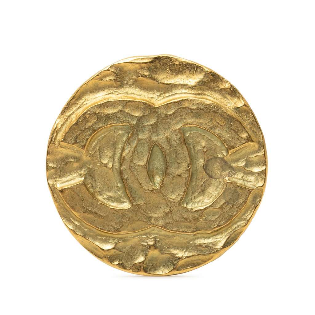 Chanel CC Gold Plated Medallion Brooch Gold Metal Very good condition - Front View