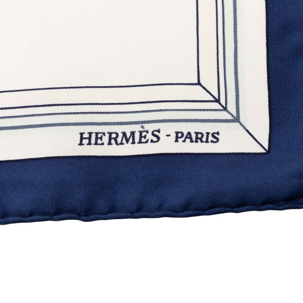 Hermès Quai Aux Fleurs Silk Scarf 90 White Very good condition - Inside View