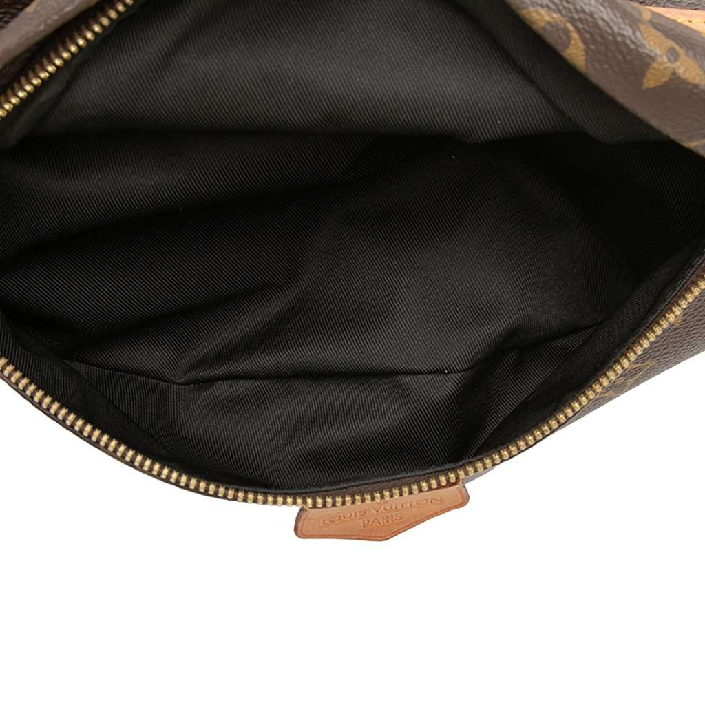 Louis Vuitton Monogram Bumbag Brown Very good - Model View