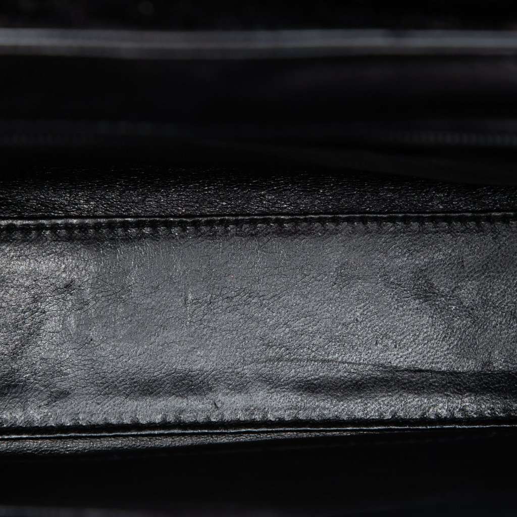 Chanel Patent Kelly Top Handle Flap Black Leather Very good condition - Model View