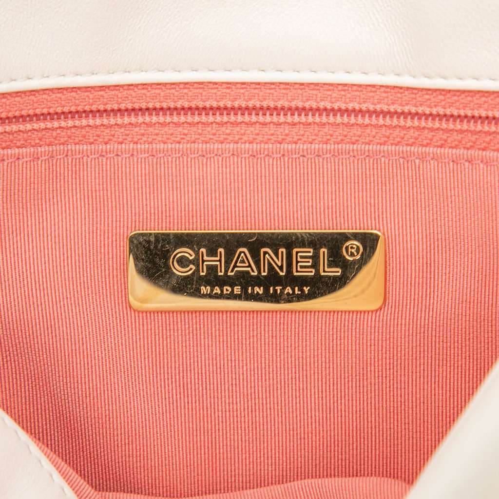 Chanel Medium Lambskin 19 Flap White Leather Very good condition - Box View