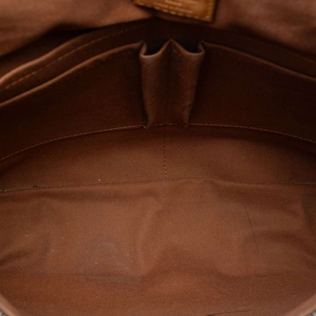 Louis Vuitton Monogram Beaubourg Messenger MM Brown Very good - Model View