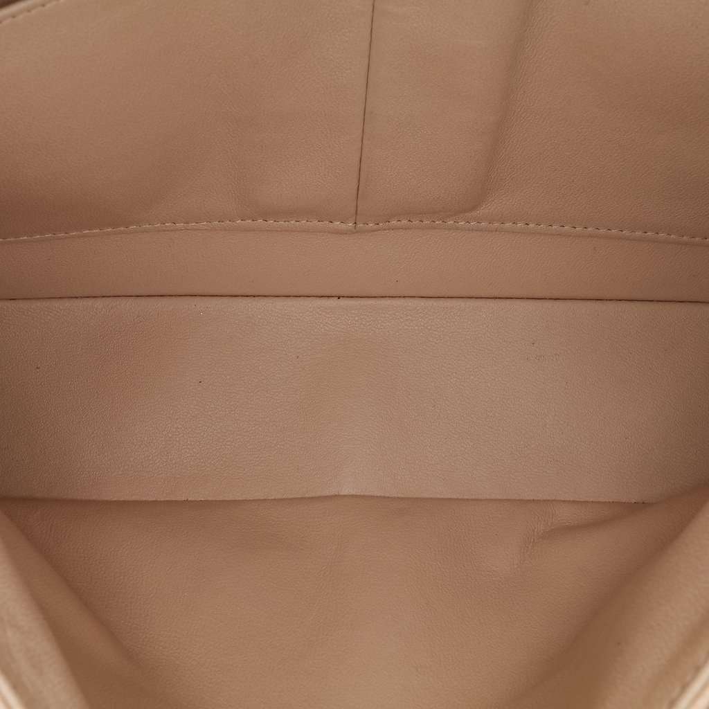 Chanel Medium Classic Caviar Double Flap Beige Leather Very good condition - Model View