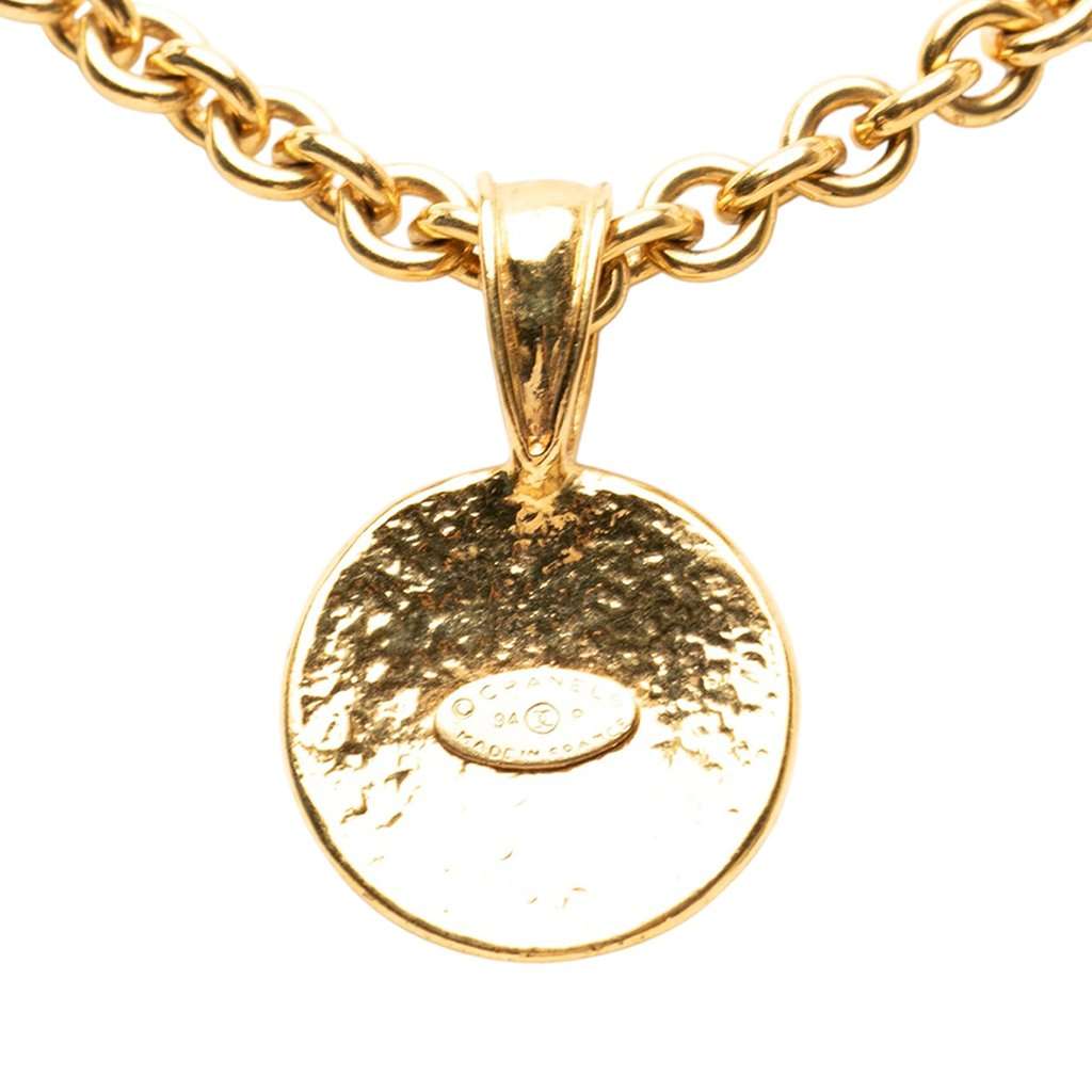 Chanel CC Gold Plated Round Pendant Necklace Gold Metal Very good condition - Back View
