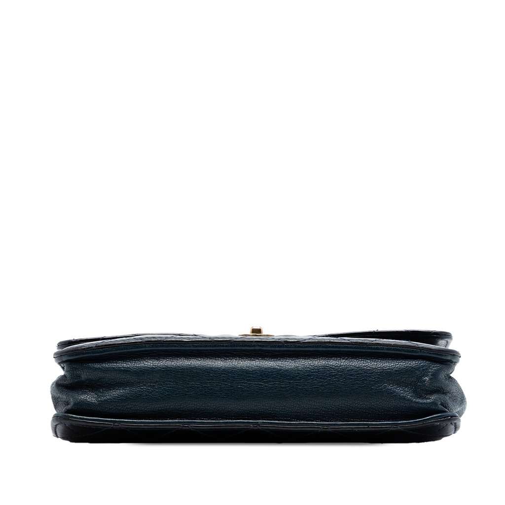 Chanel Quilted Patent and Goatskin CC Eyelet Wallet On Chain Blue Leather Very good condition - Inside View