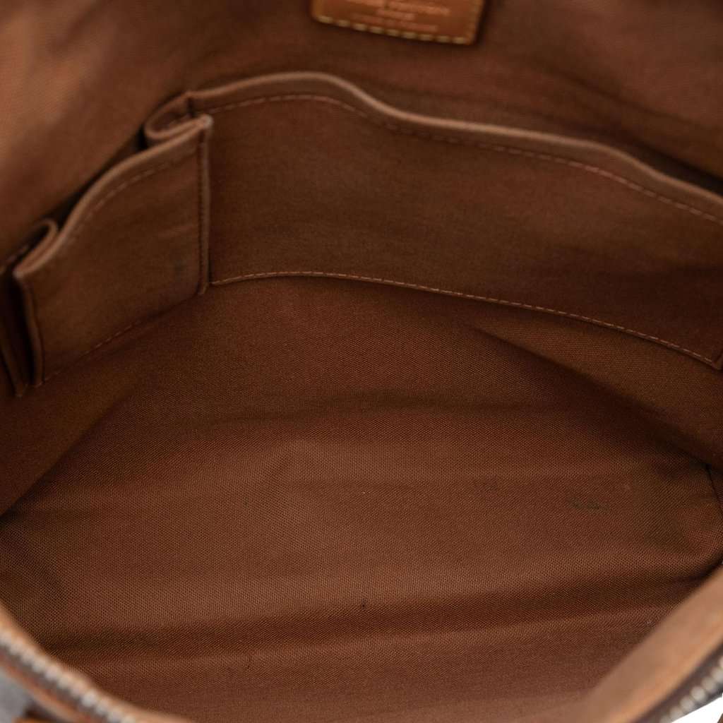 Louis Vuitton Monogram Odeon GM Brown Very good condition - Model View