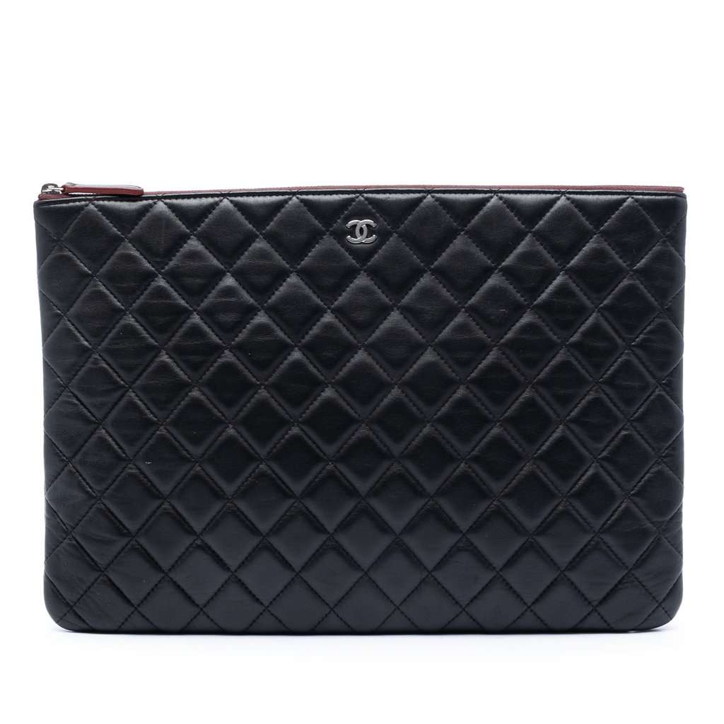 Chanel Large Quilted Lambskin O Case Clutch Black Leather Very good condition - Front View