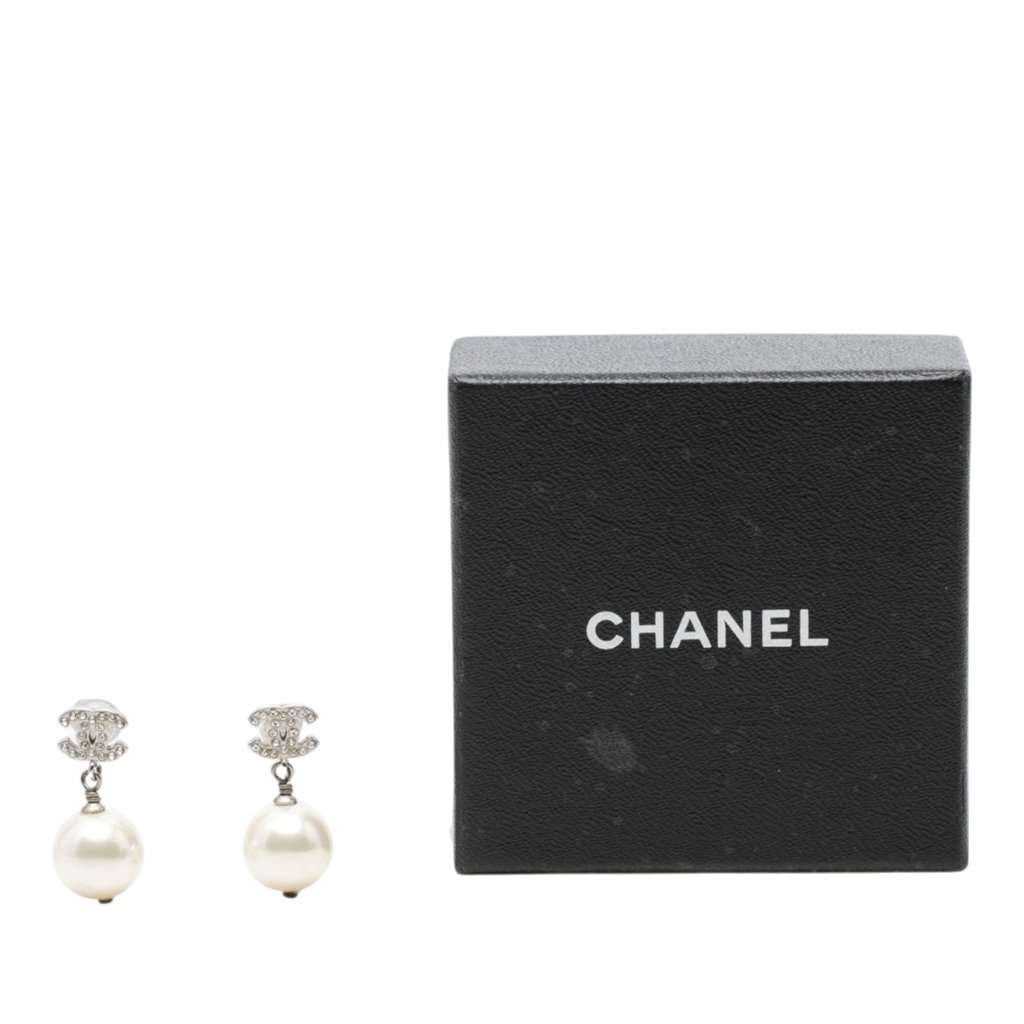 Chanel CC Brass Strass and Faux Pearl Drop Bullet Back Earrings Silver Metal Very good condition - Model View