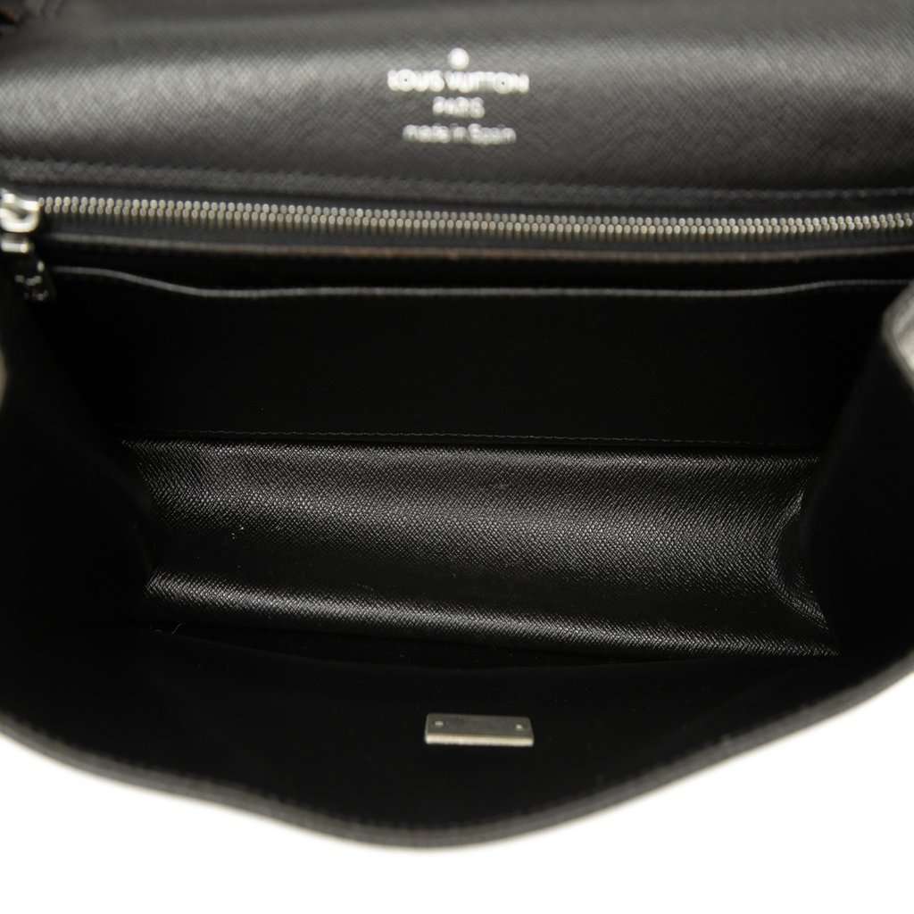 Louis Vuitton Taiga Selenga Black Leather Very good - Model View