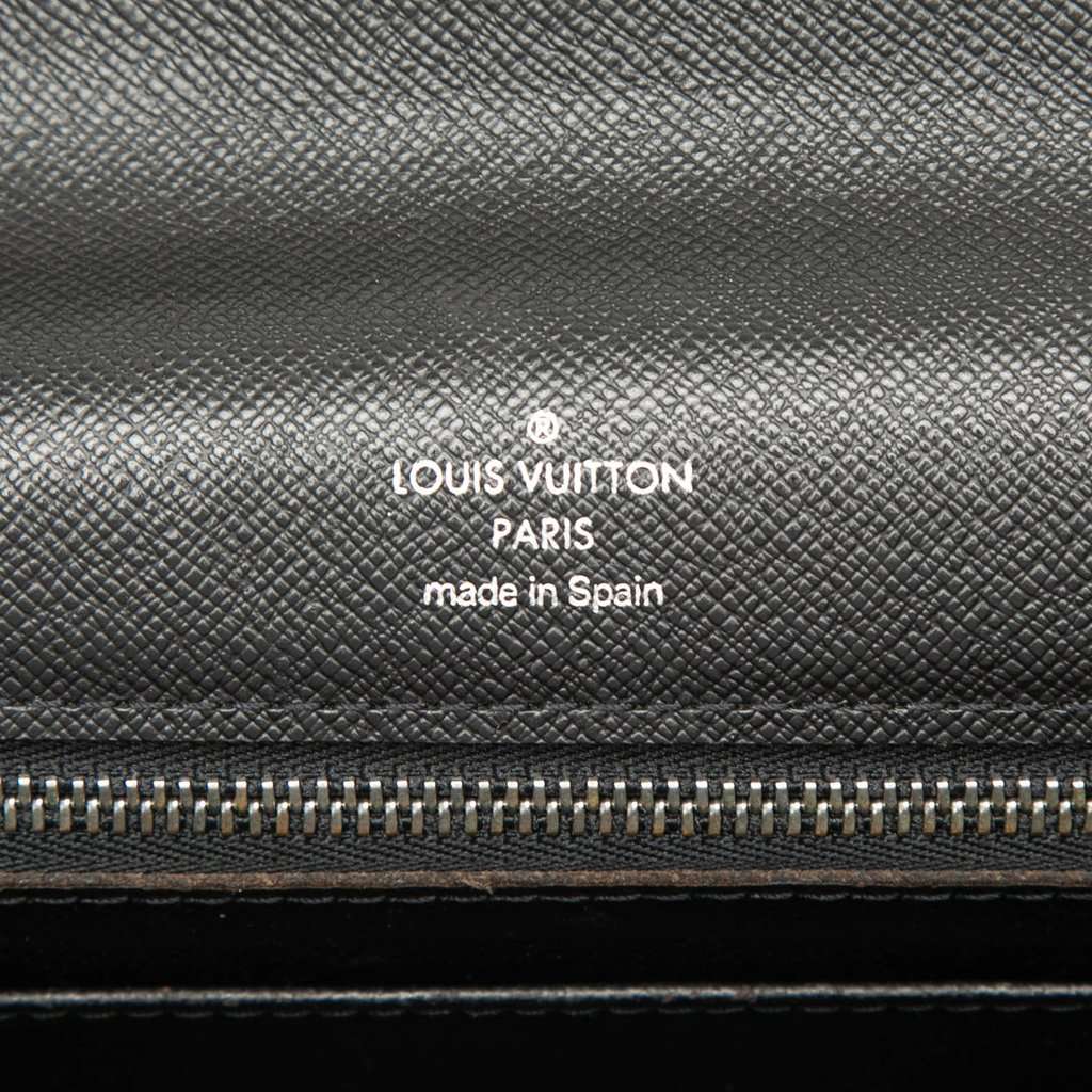 Louis Vuitton Taiga Selenga Black Leather Very good - Box View