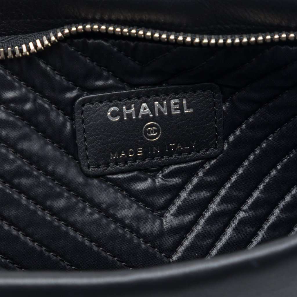 Chanel Chevron Calfskin CC Beauty Boy Foldover Clutch Black Leather Very good - Box View