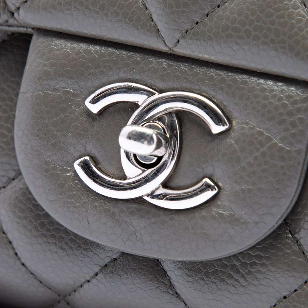 Chanel Maxi Classic Caviar Single Flap Green Leather Very good - Box View
