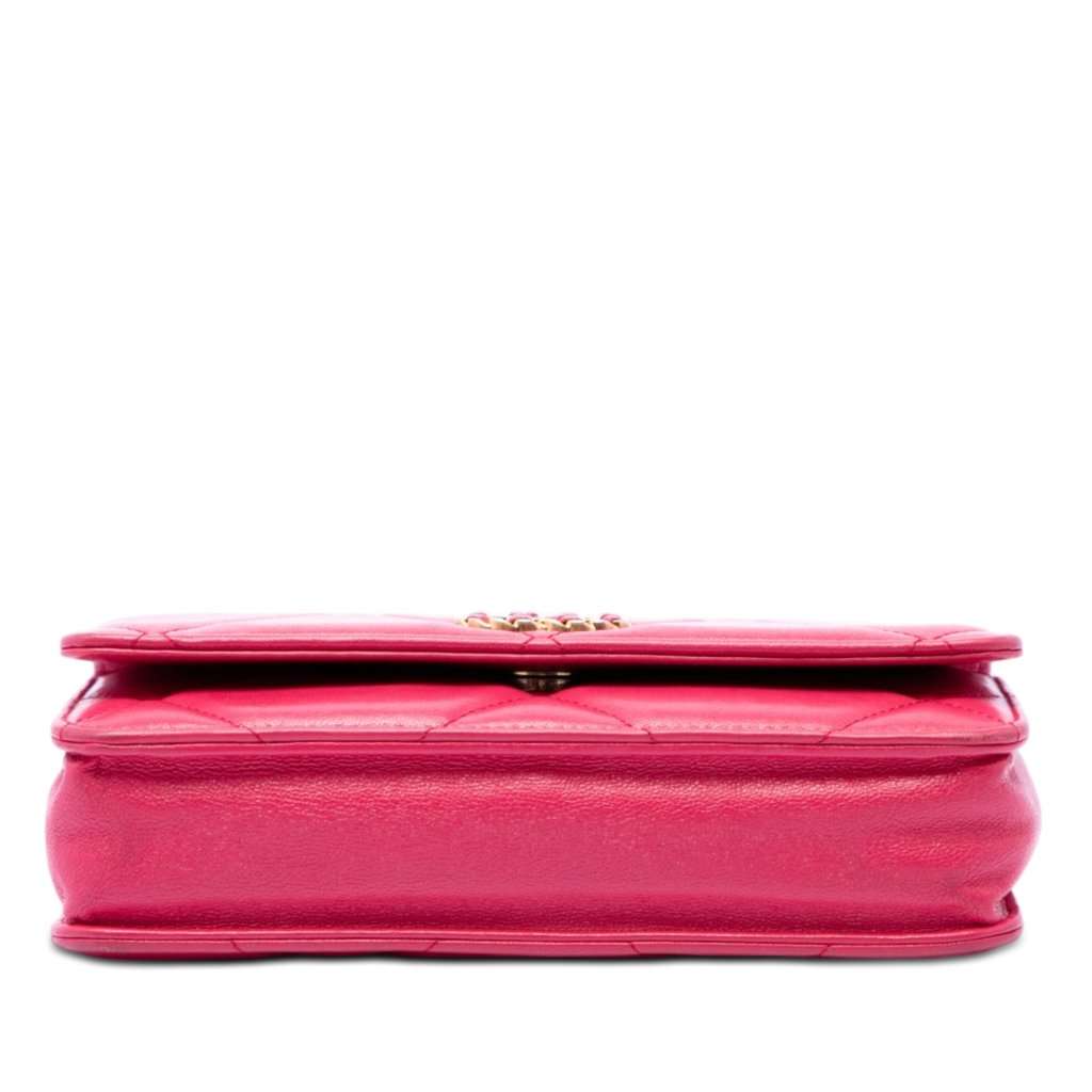 Chanel Quilted Lambskin 19 Wallet on Chain Pink Leather Very good condition - Inside View
