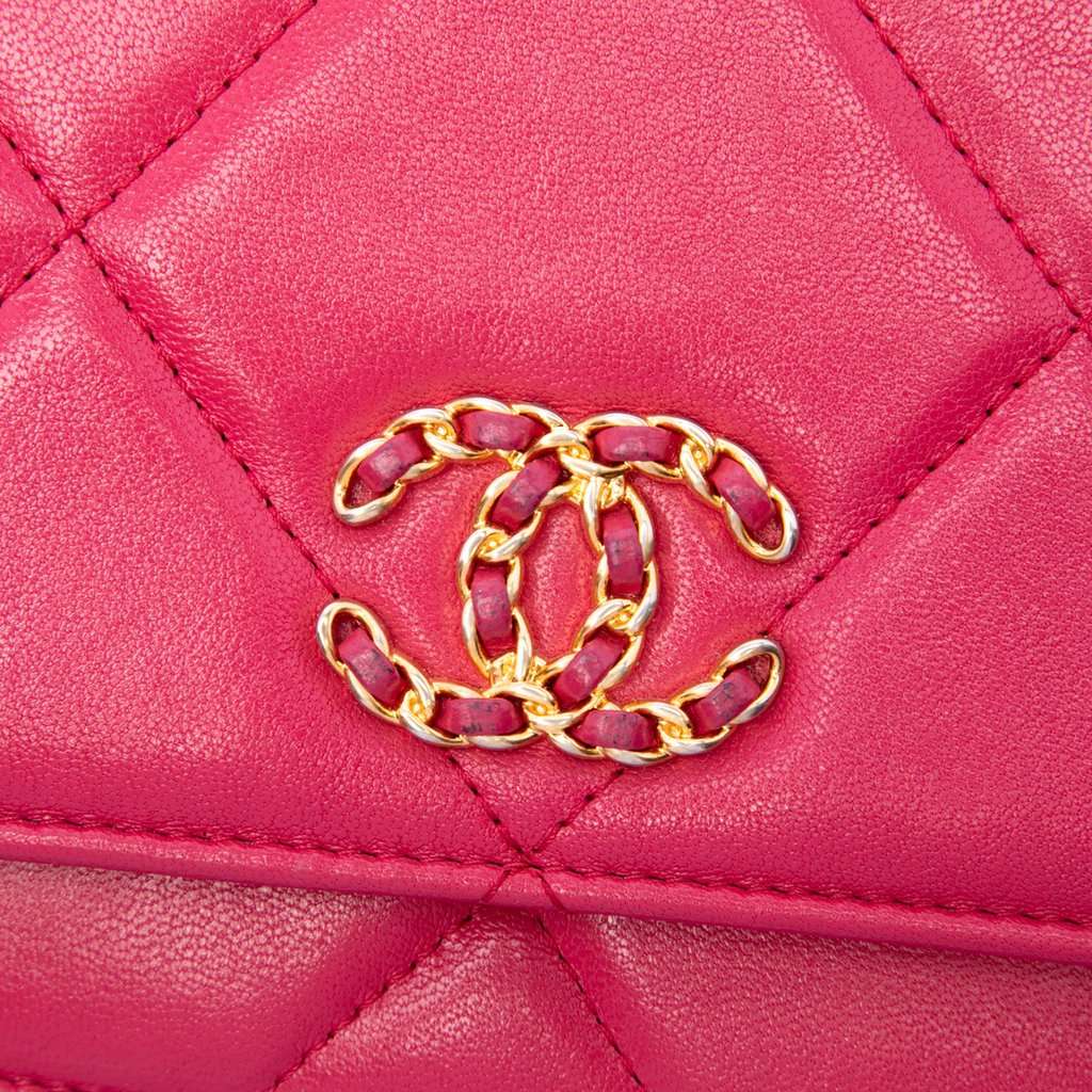 Chanel Quilted Lambskin 19 Wallet on Chain Pink Leather Very good condition - Box View