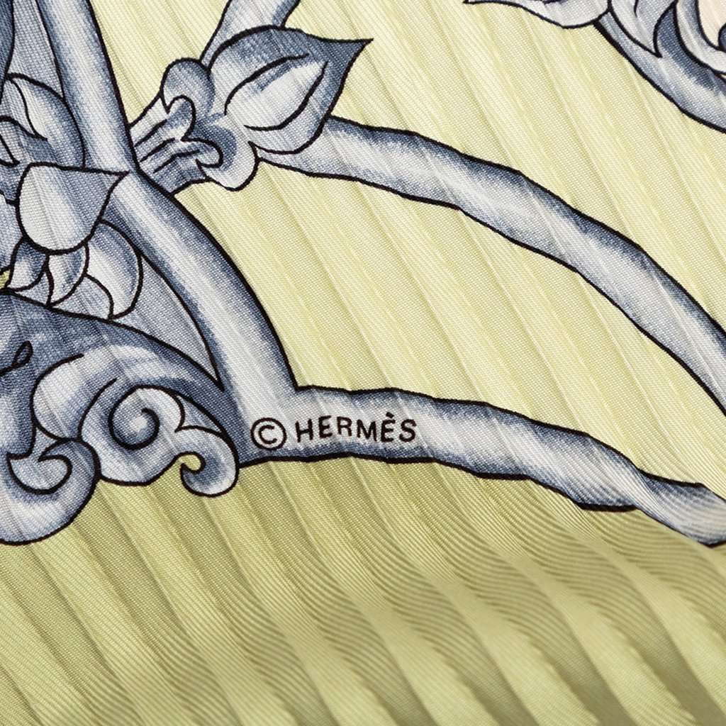 Hermès Les Chevaux des Moghols Pleated Silk Scarf Green Never worn - Box View