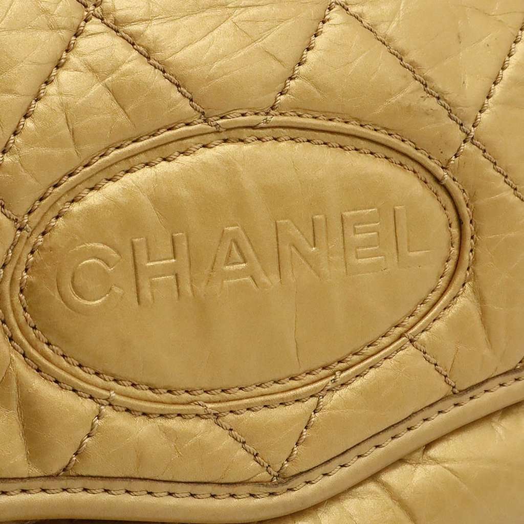 Chanel Quilted Aged Calfskin Vintage Ligne Messenger Flap Gold Leather Very good condition - Model View